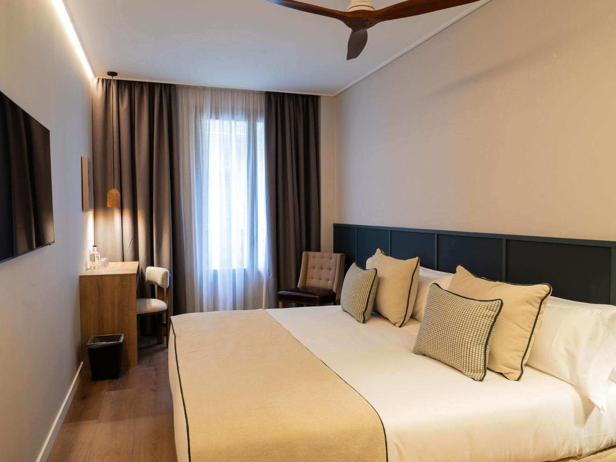 Hotel Well And Come Malaga Exterior photo