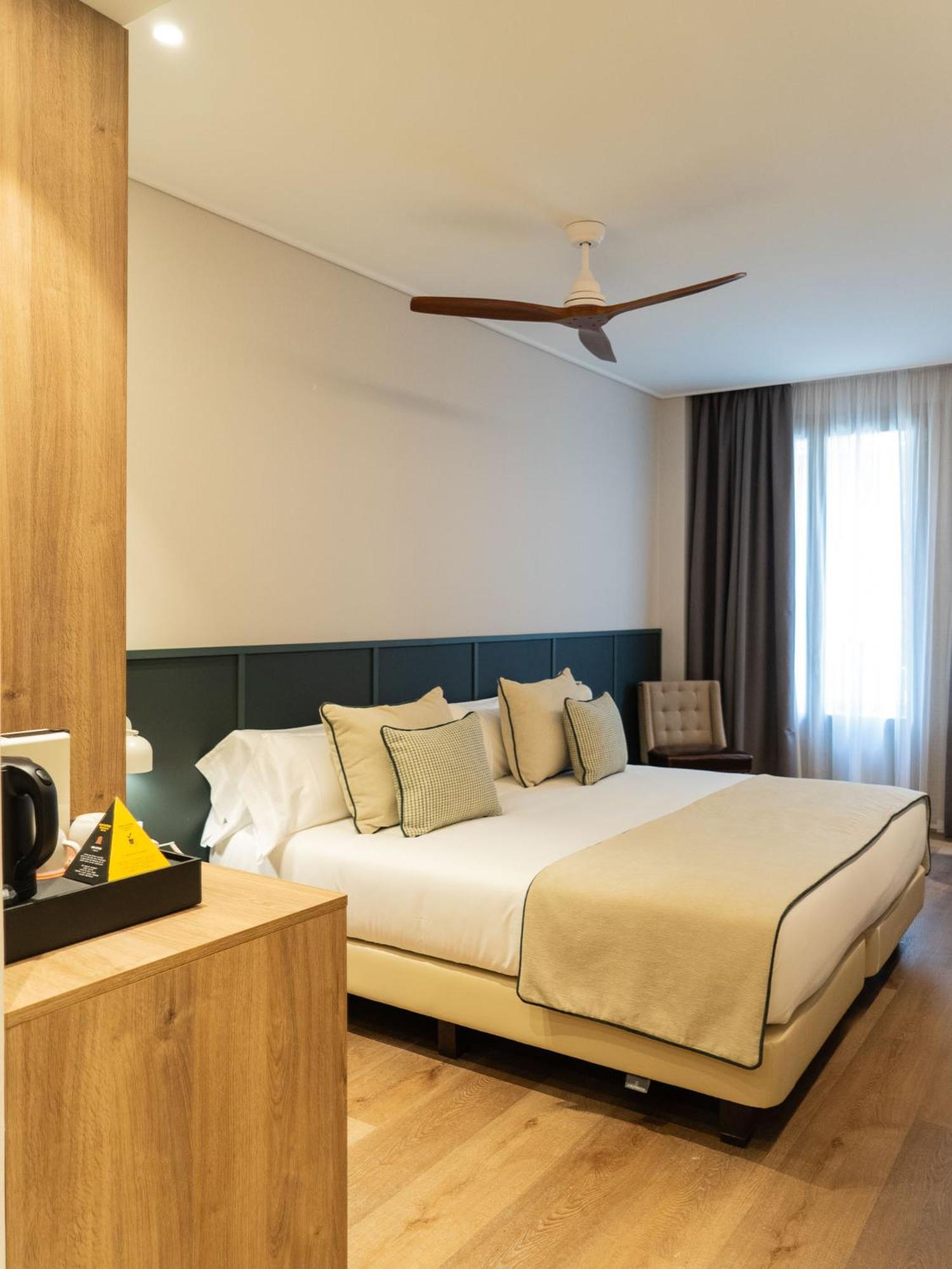 Hotel Well And Come Malaga Exterior photo