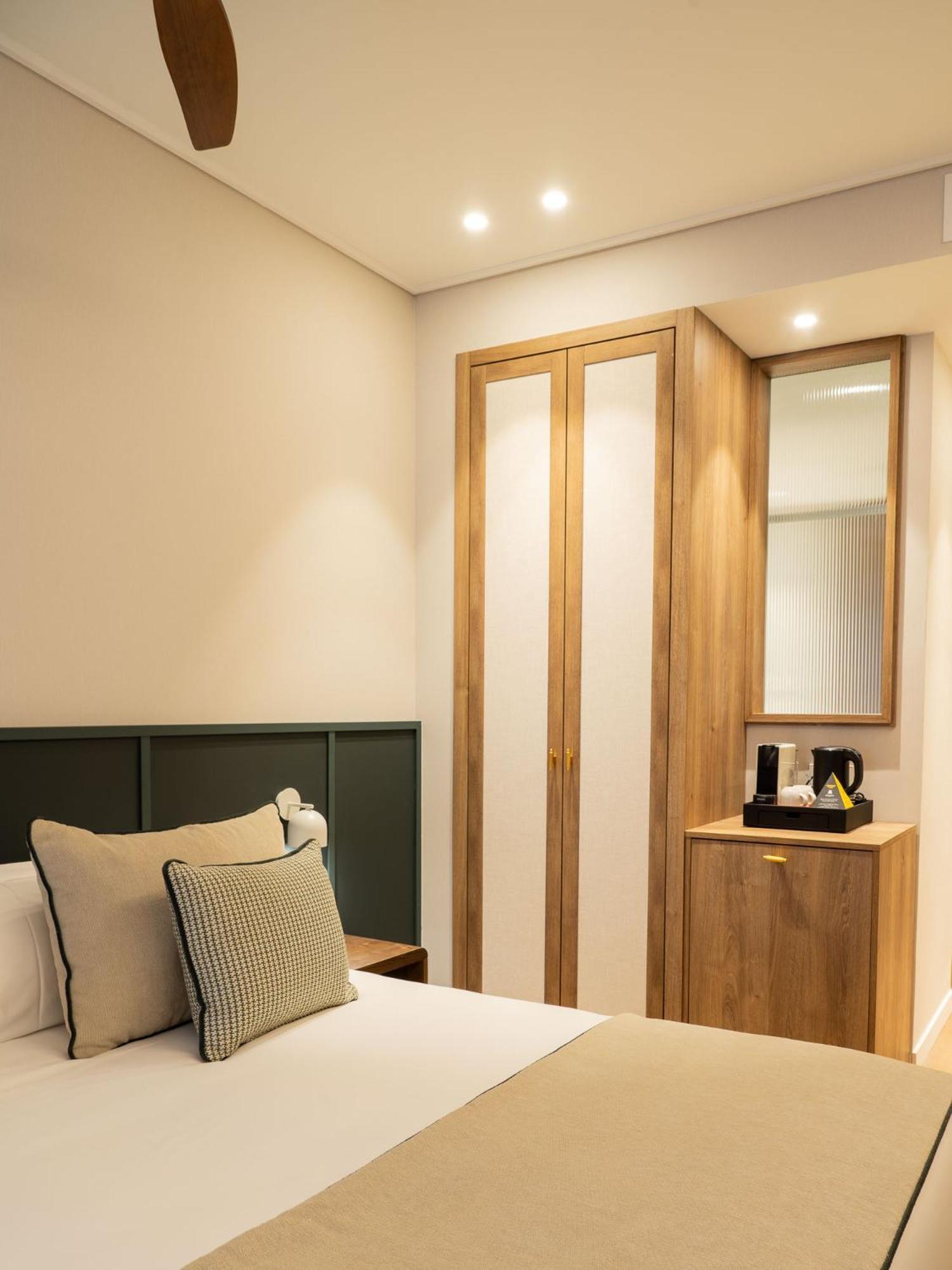 Hotel Well And Come Malaga Room photo