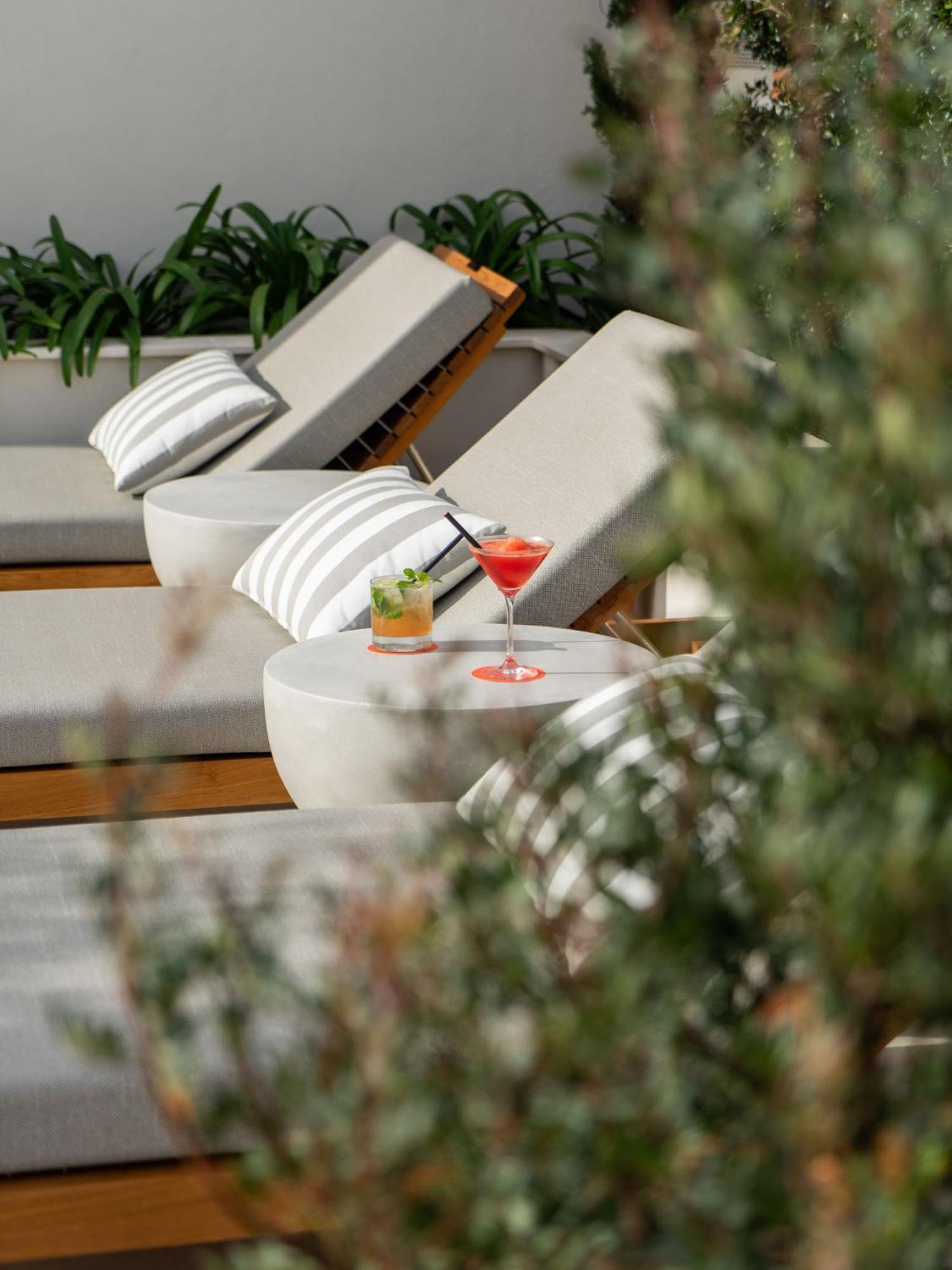 Hotel Well And Come Malaga Exterior photo